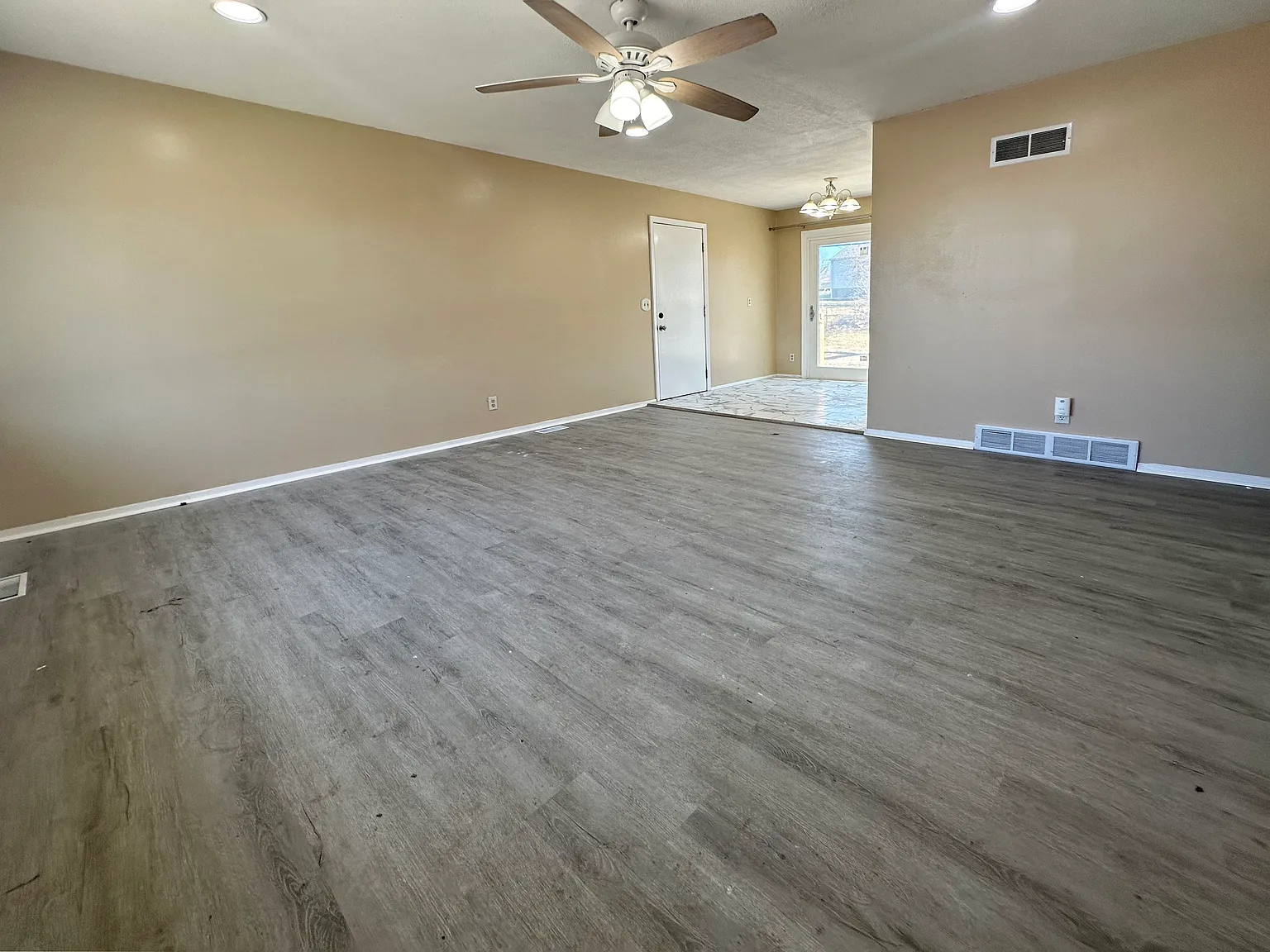 3 bed, 1.5 bath, 1900 sqft, $1,645 — Photo 4