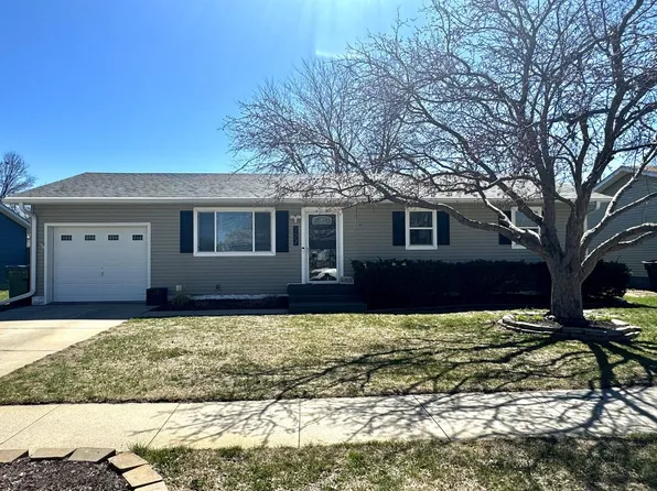 702 W 9th St, Kearney, NE 68845