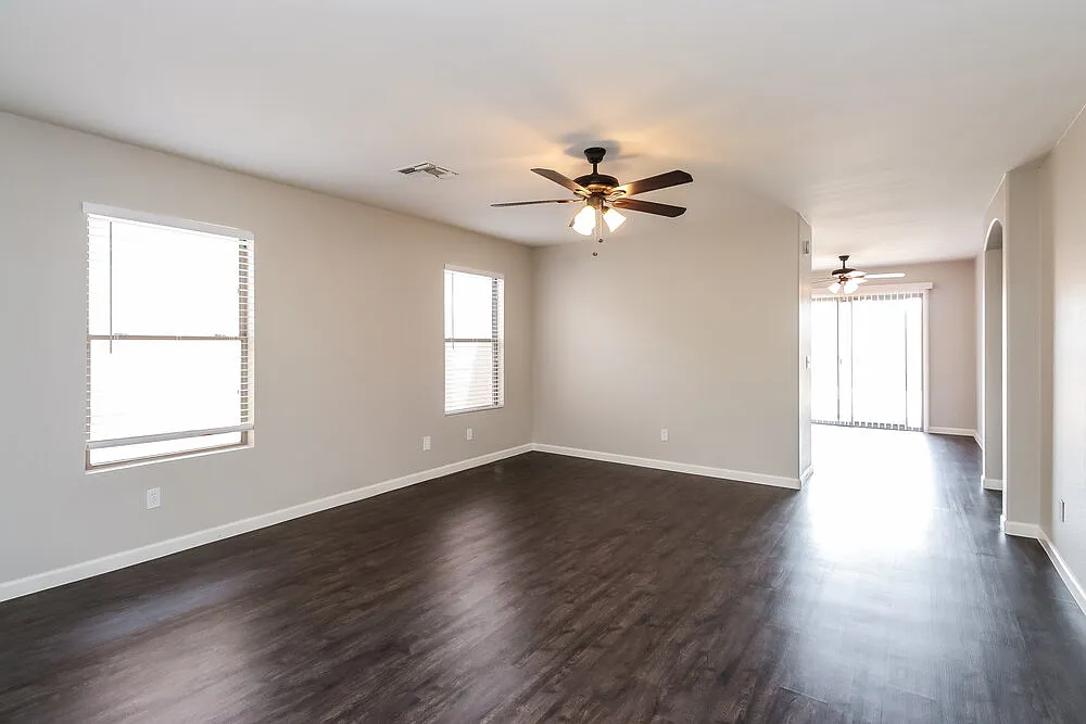 3 bed, 2.0 bath, 1300 sqft, $2,060 — Photo 2