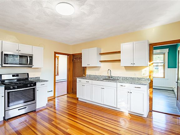 4th image of 228 Valley St