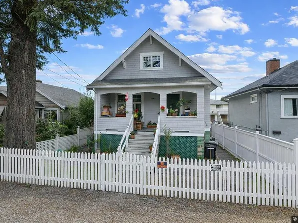 3865 Sandell St, Burnaby, BC V5H 1J9