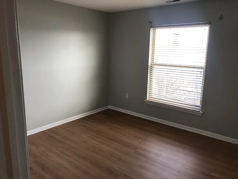 1112 Fountain View Cir — Photo 23