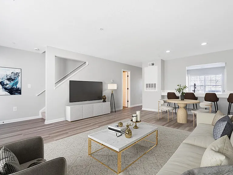 Villas at Greenview West — Photo 4