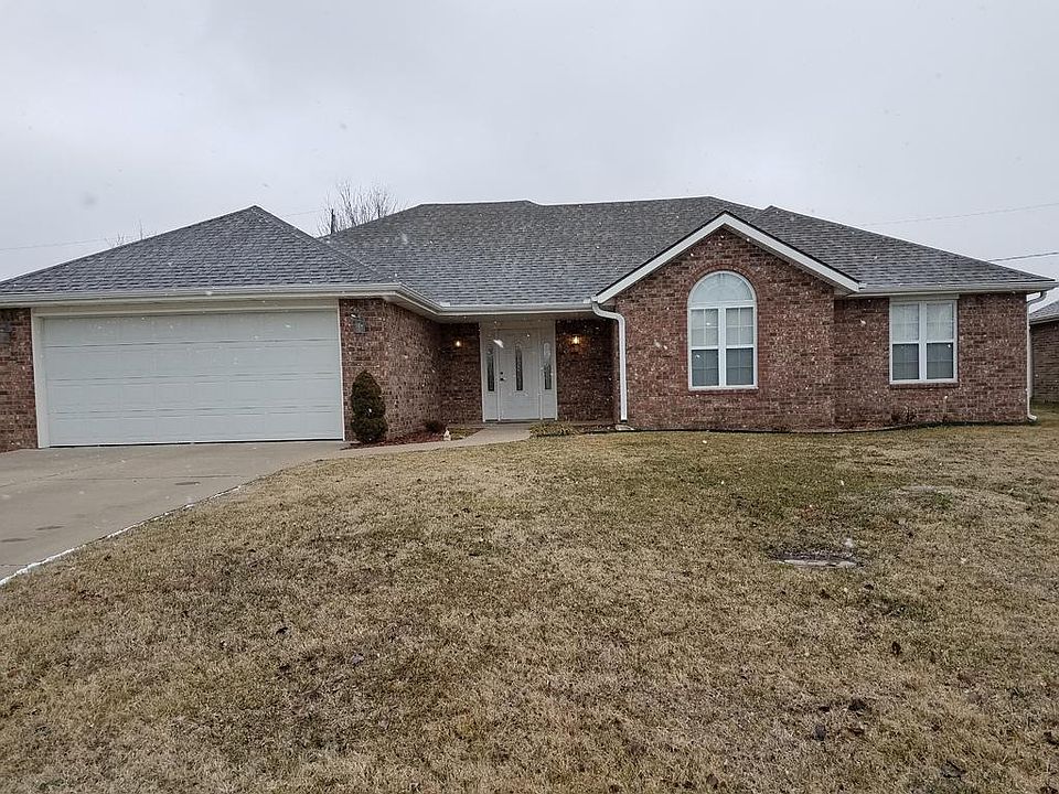 1st image of 2316 Holly Ln