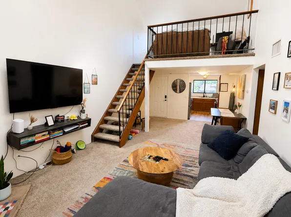 418 Wright St APT 303, Lakewood, CO 80228