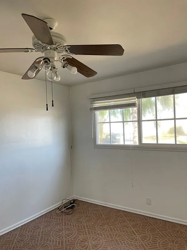 4 bed, 2.0 bath, 136 sqft, $1,250 — Photo 2