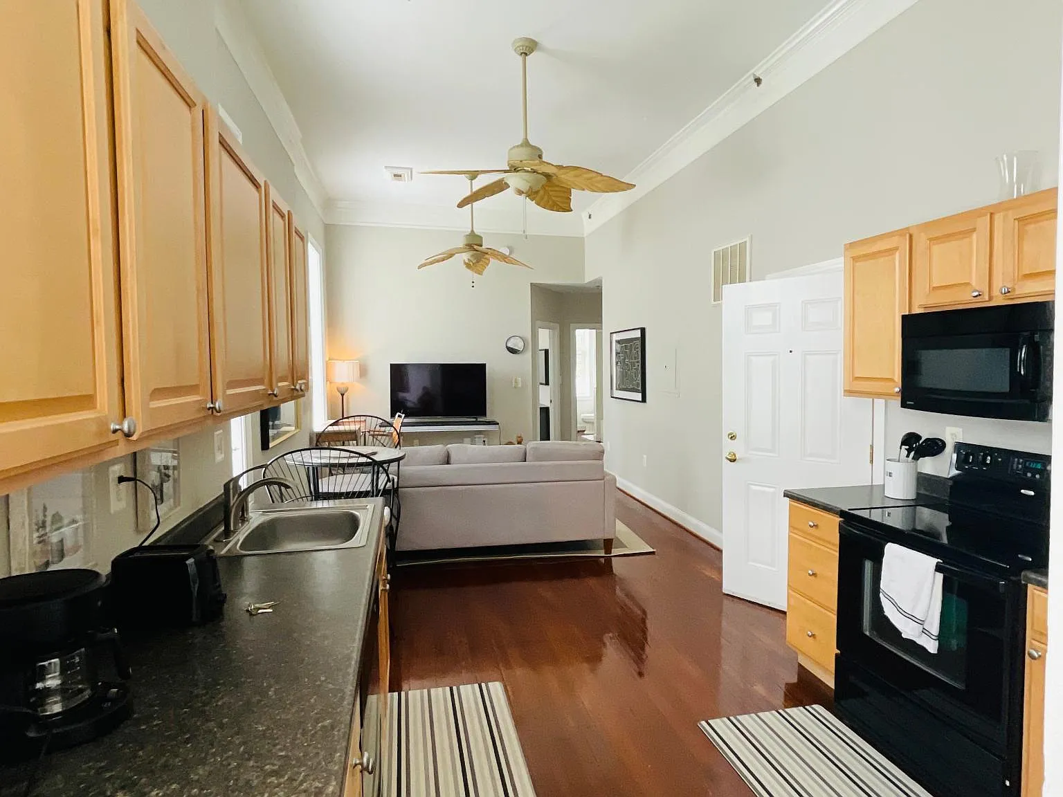 1 bed, 800 sqft, $2,500 — Photo 2