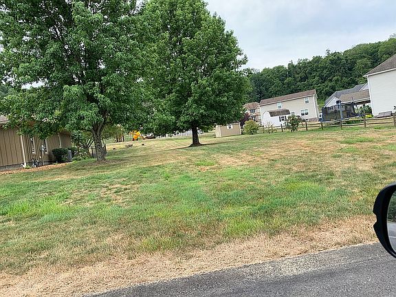 Double lot/East
Side House