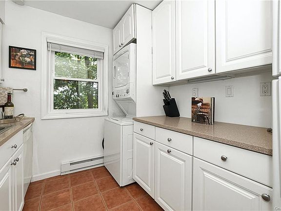 5th image of 51 Fieldstone Dr APT 61