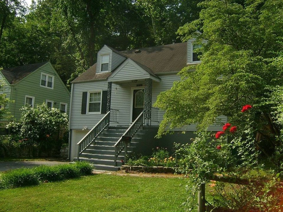 1st image of 2718 Lansing Dr SW