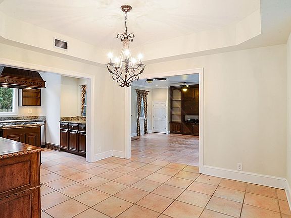 5th image of 201 Fairway Dr