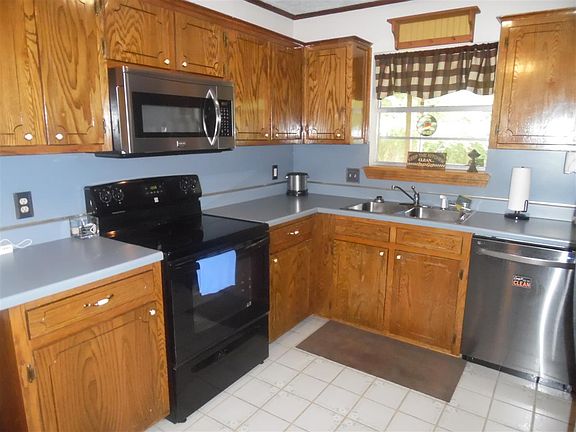 3rd image of 107 Honeysuckle St