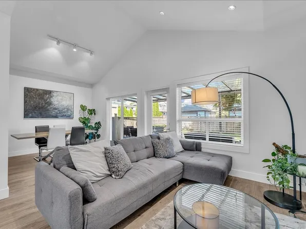7430 Canada Way, Burnaby, BC V3N 4Z6