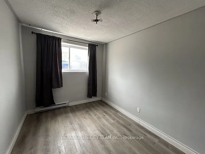 200 Park Rd N #101 — Photo 5