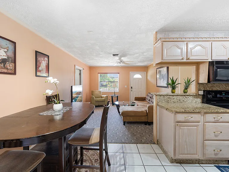 Kitchen & dining