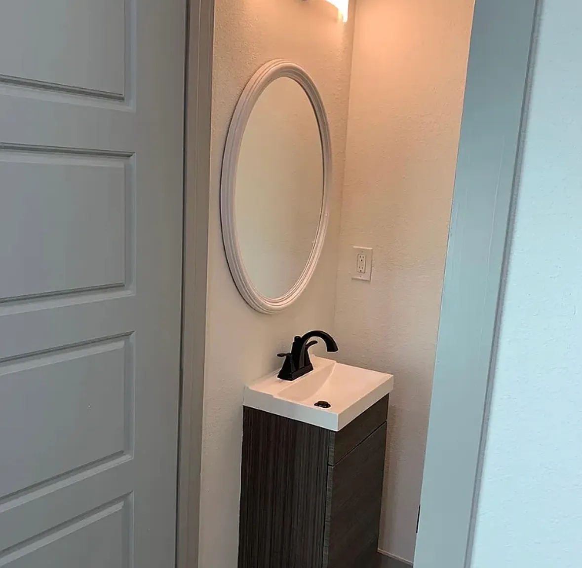 2 bed, 1.5 bath, 924 sqft, $1,250 — Photo 2