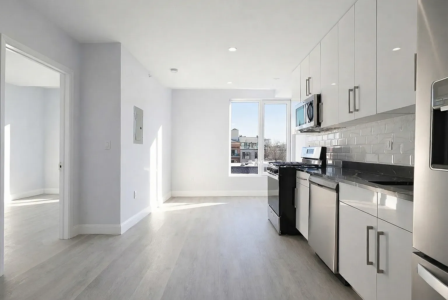 142 Huron Street — Photo 2