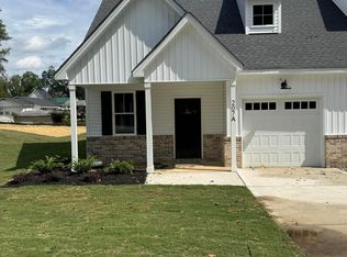 207 S Main St #A, Four Oaks, NC 27524