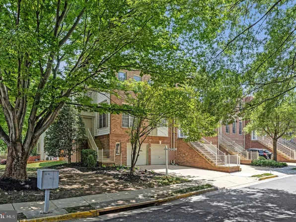 9546 Lagersfield Cir, Vienna, VA 22181
