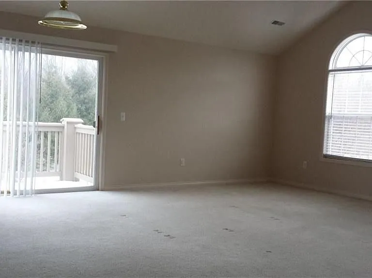28339 Carlton Way Dr — Photo 4