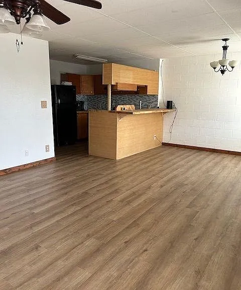 633 N Commercial St — Photo 4