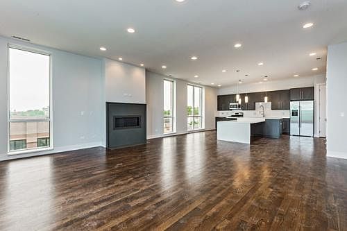5th image of 2366 N Seeley Ave #1S