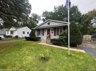 5767 Berkley Dr, Waterford, MI 48327