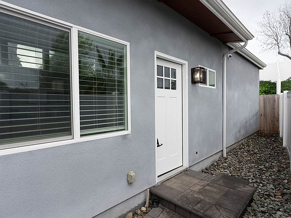 4th image of 4837 Kings Way