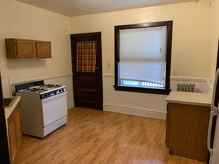1838 N Oakland Ave — Photo 7