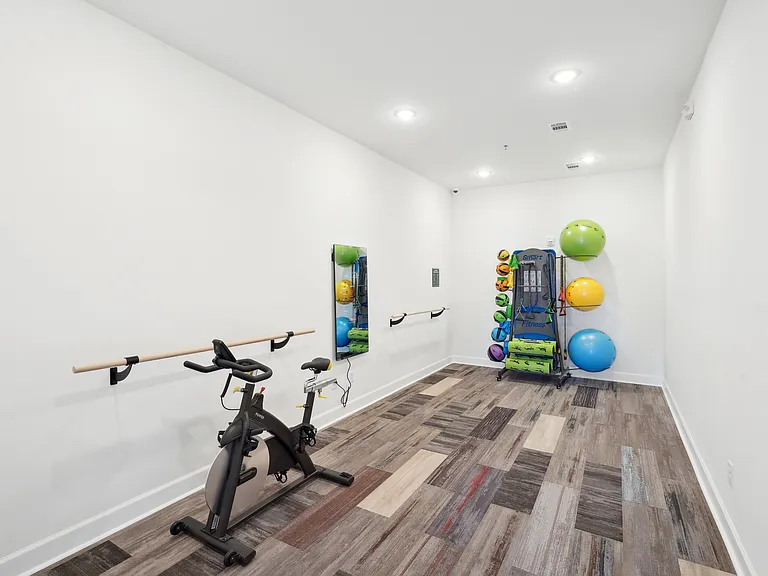 Lorrel Apartments — Photo 9