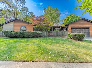 201 Redwood Ave, Elk Grove Village, IL 60007