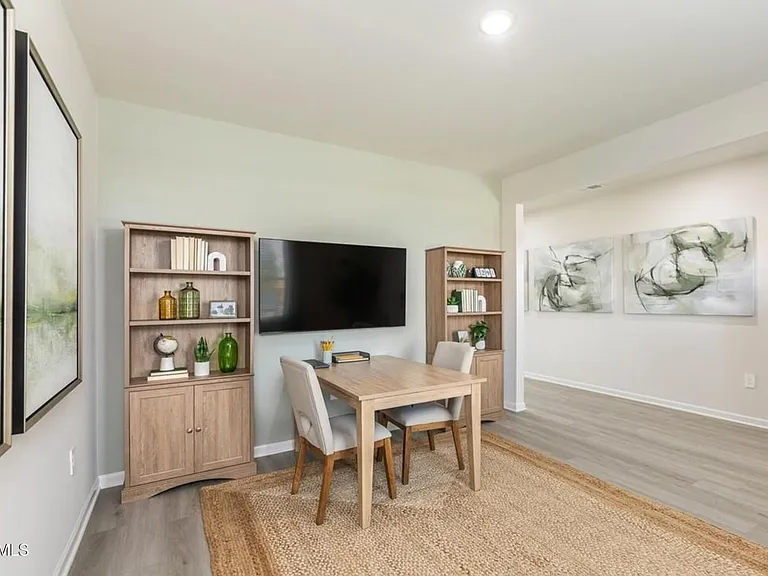 2118 Cherry Creek Rd — Photo 2