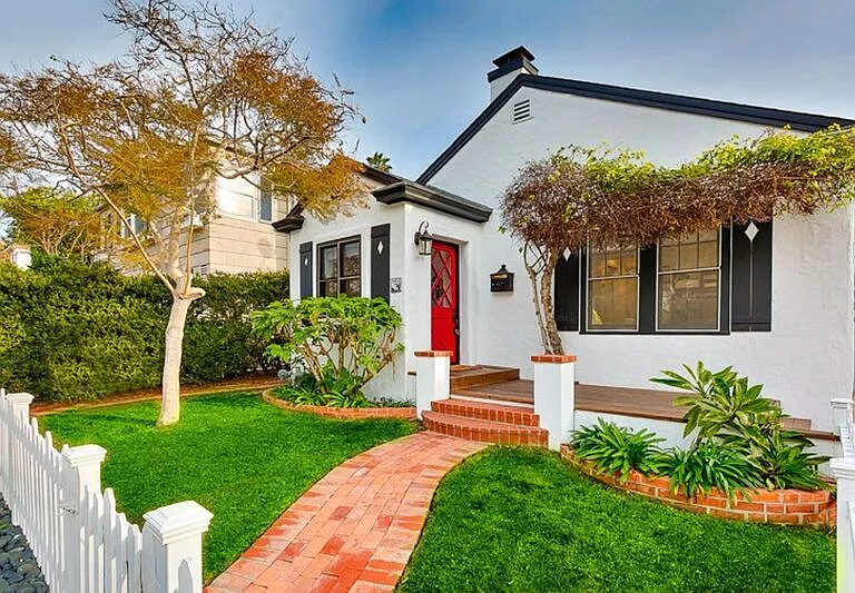 563 Sea Ln — Photo 2