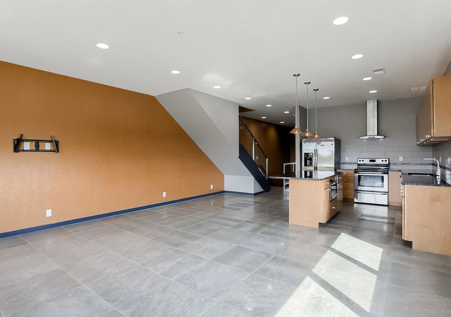5001 Building — Photo 3