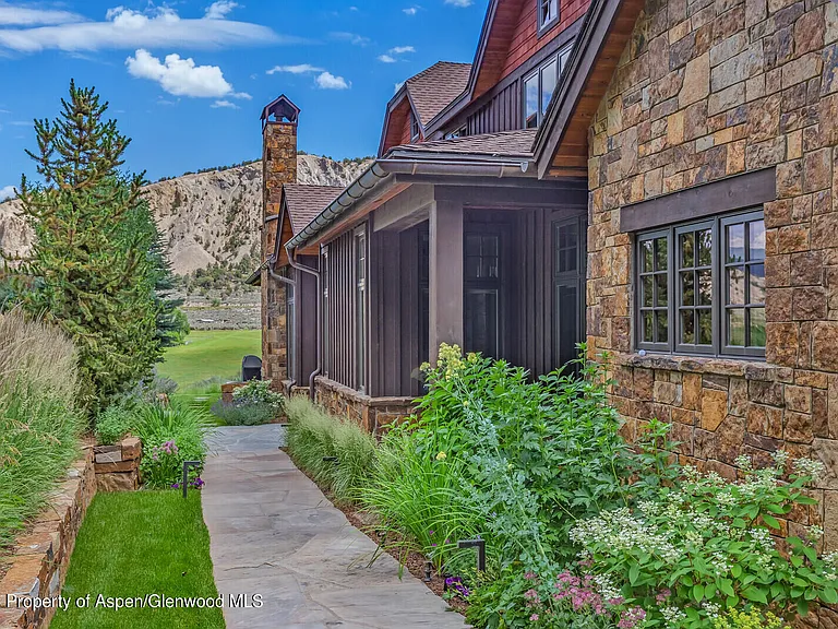 138 Club Lodge Dr — Photo 50