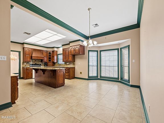 4th image of 1110 Mardi Gras Rd