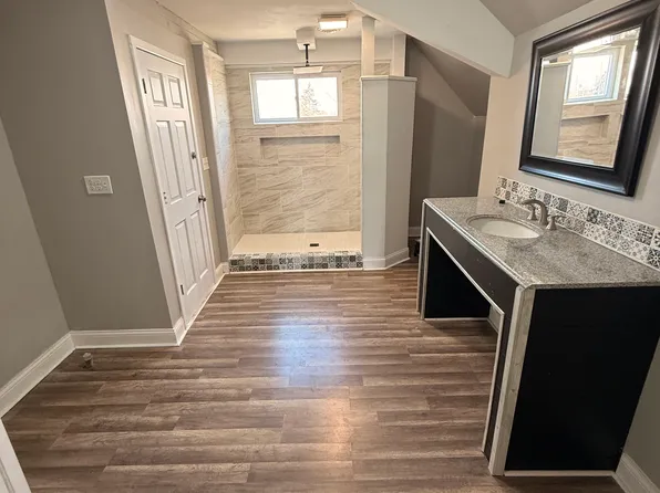 1230 Center St #3, Racine, WI 53403