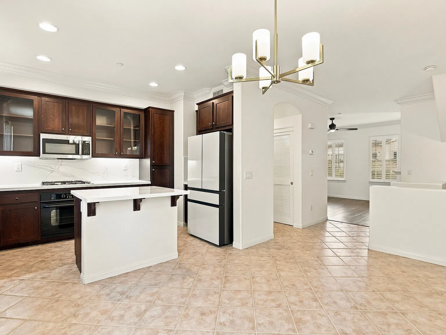 3 bed, 2.5 bath, 1389 sqft, $3,800 — Photo 1