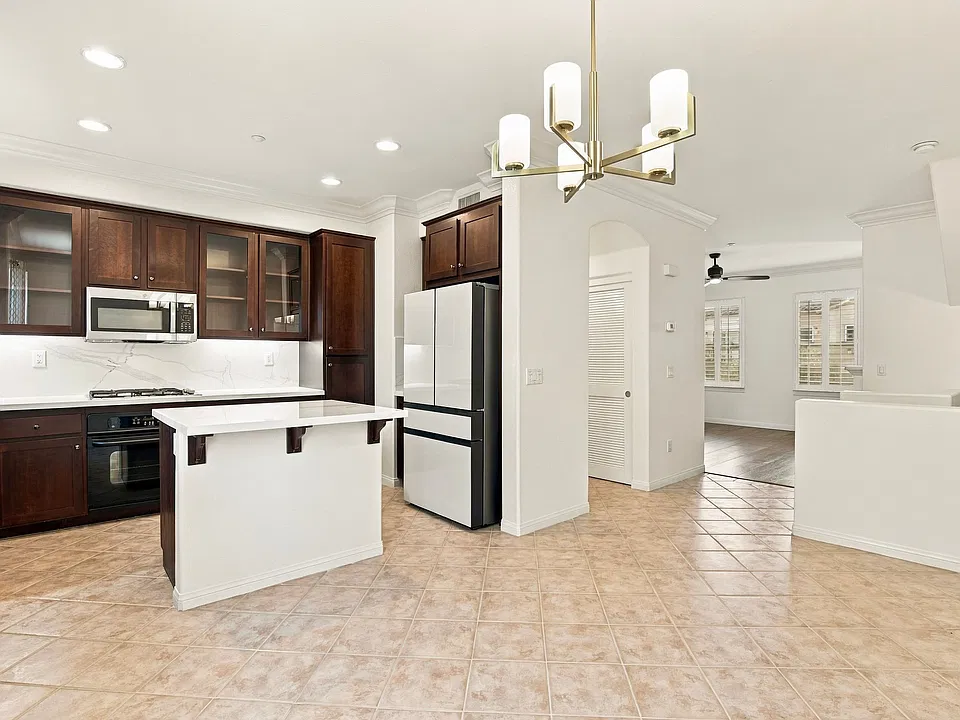10556 Debreceni Way #11