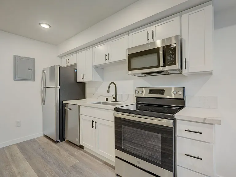 1371 S. Beverly Glen Blvd. — Photo 10