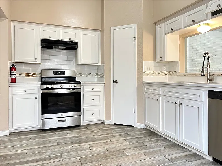 21414 Park Run Dr — Photo 13