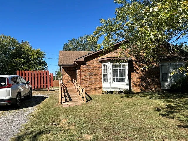 2 bed, 850 sqft, $875 — Photo 1