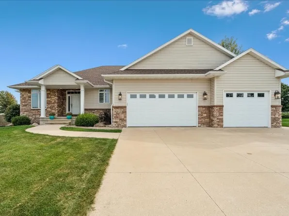 529 Jefferson Ct, Center Point, IA 52213