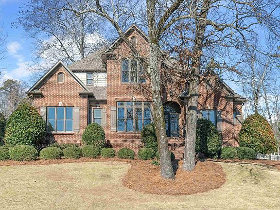3rd image of 1120 Camellia Cir