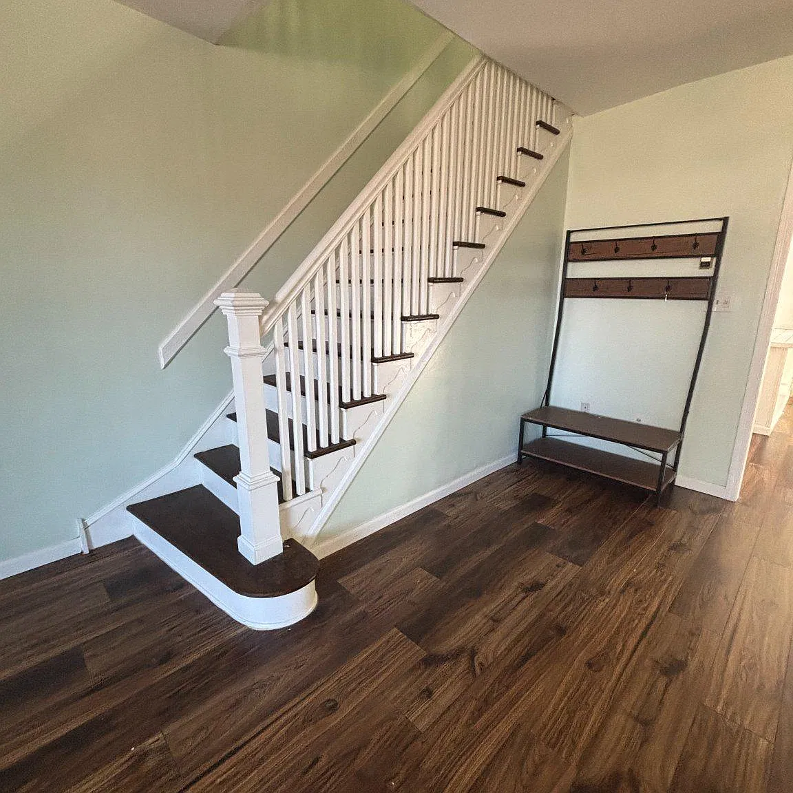 3 bed, 2.0 bath, 1296 sqft, $2,100 — Photo 4