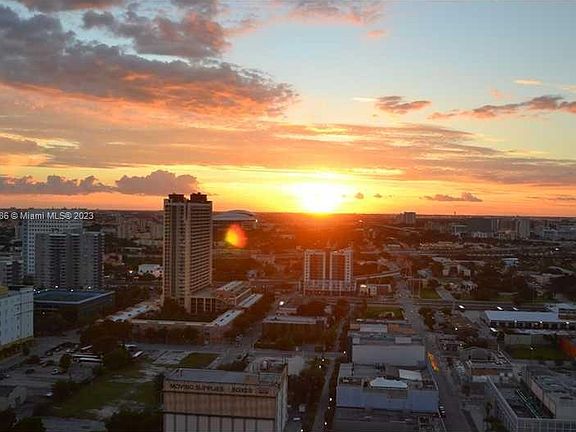 2nd image of 1040 Biscayne Blvd APT 1707