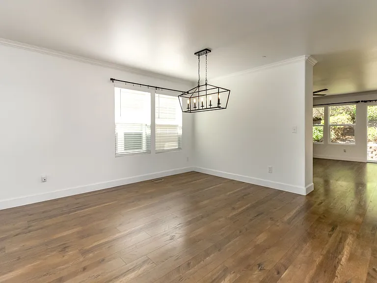 1661 Jensen Ave — Photo 10