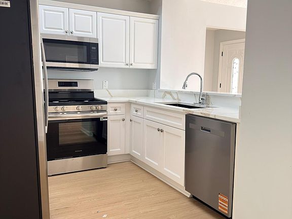 4th image of 218 Nicki Ct