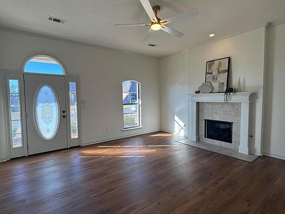 2nd image of 106 Ash Ridge Pl