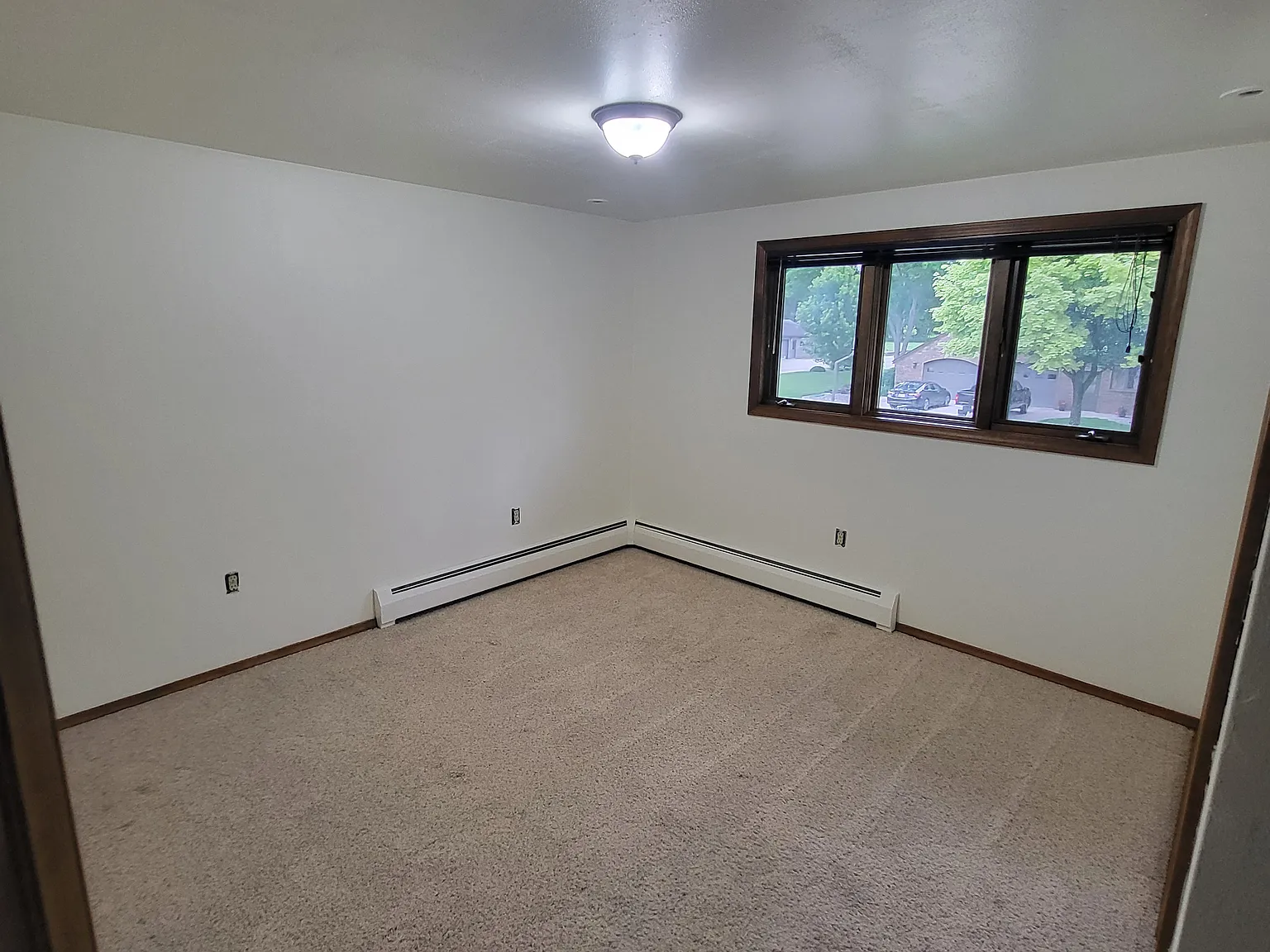 4 bed, 1920 sqft, $1,900 — Photo 1